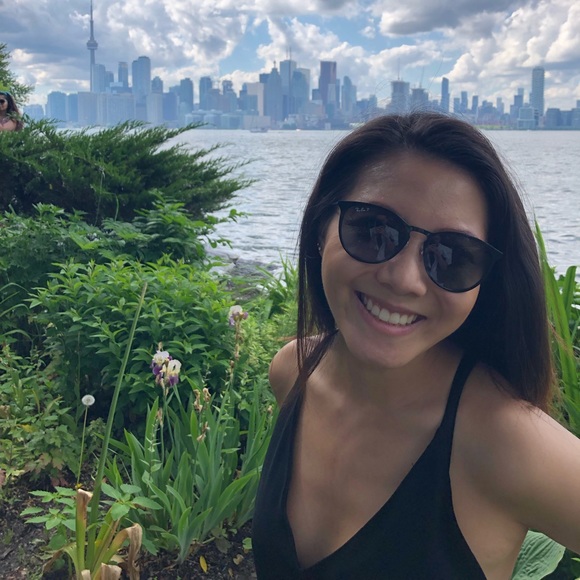 Meet your Posher, Sarah - Picture 2 of 2